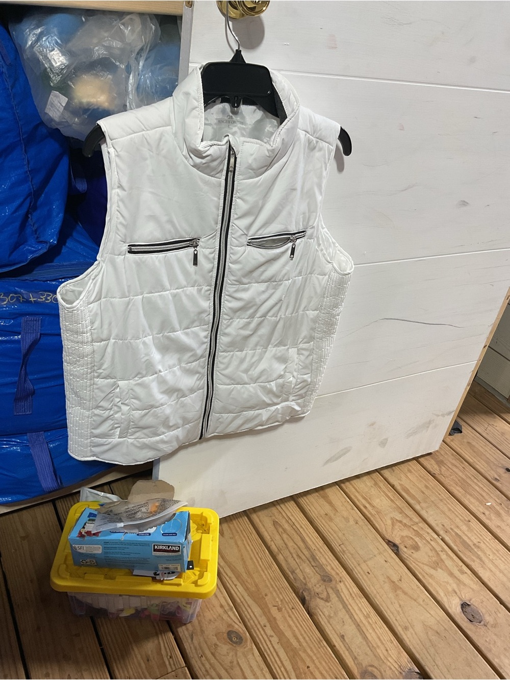 Women's White Quilted Puffer Vest with Zippered Pockets